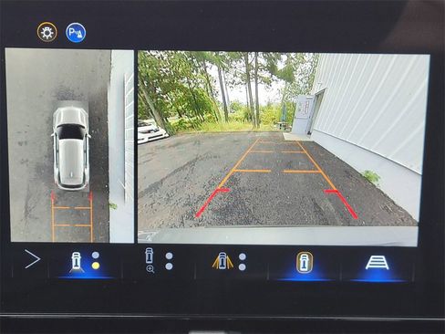 New 2026 Chevrolet Equinox LT w/ Convenience Package II image 21