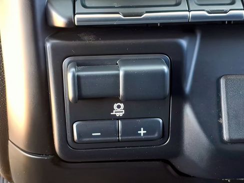 Used 2021 Chevrolet Silverado 2500 LT w/ Z71 Off-Road Package image 13