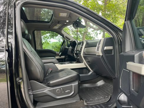 Used 2017 Ford F250 Lariat w/ Lariat Ultimate Package AWD/4WD image 15