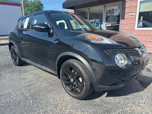 Used 2016 Nissan Juke S FWD image 1