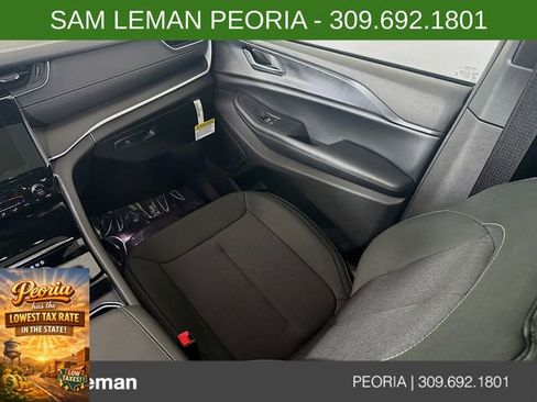 New 2025 Jeep Grand Cherokee Laredo image 23