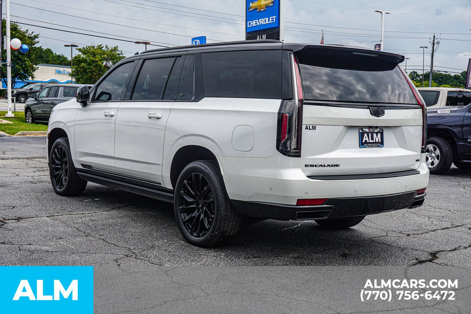 Used 2023 Cadillac Escalade ESV Sport w/ LPO, ONYX Package AWD/4WD image 7