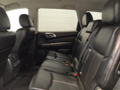 Used 2017 Nissan Pathfinder SL AWD/4WD image 18