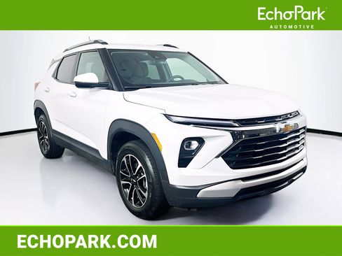 Used 2025 Chevrolet TrailBlazer LT AWD/4WD image 1