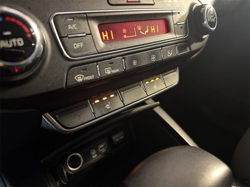 Certified 2020 Kia Sorento S image 30