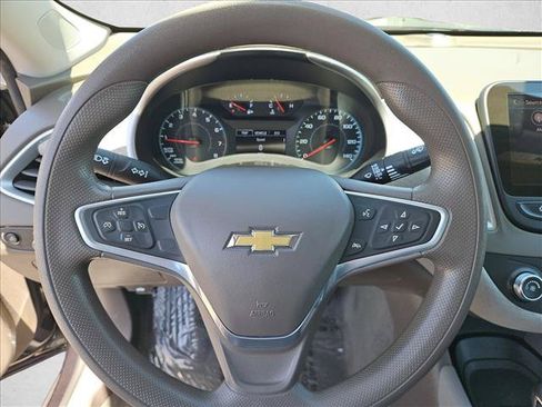 Used 2022 Chevrolet Malibu LS FWD image 12