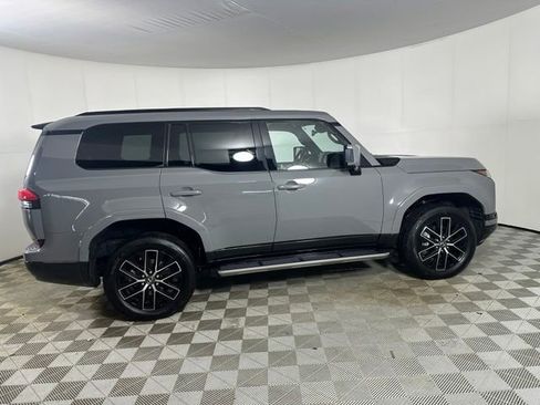 Used 2025 Lexus GX 550 w/ Accessory Package (2T) AWD/4WD image 8