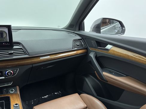 Used 2022 Audi Q5 e Premium Plus w/ Premium Plus Package image 29