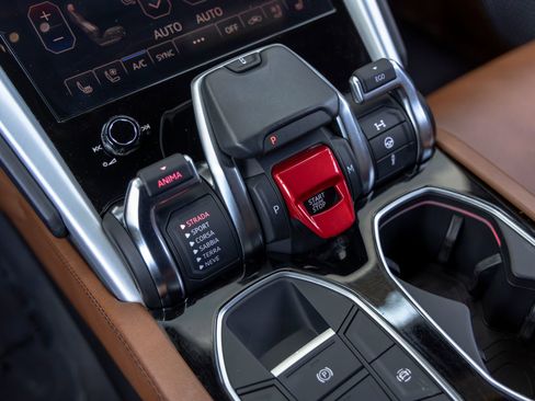 Used 2019 Lamborghini Urus AWD/4WD image 42