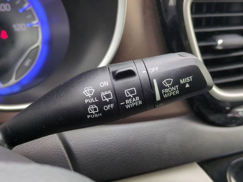 Used 2018 Chrysler Pacifica Touring-L image 26