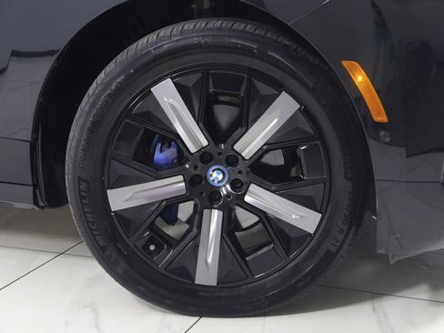 Used 2024 BMW iX xDrive50 w/ Premium Package AWD/4WD image 17