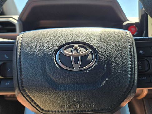 Certified 2025 Toyota Tacoma TRD Off-Road AWD/4WD image 27