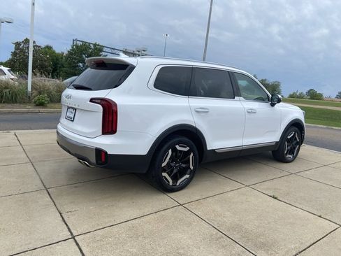 Used 2025 Kia Telluride S FWD image 9