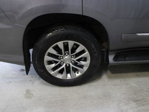 Used 2018 Lexus GX 460 Luxury AWD/4WD image 38