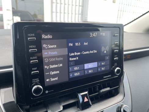 Used 2021 Toyota Corolla LE FWD image 38