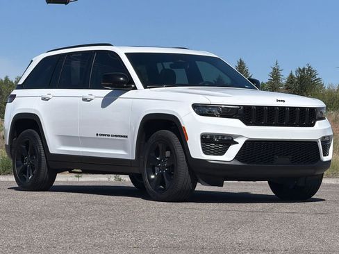 Used 2025 Jeep Grand Cherokee Limited w/ Black Appearance Package AWD/4WD image 9