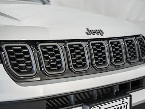 New 2026 Jeep Compass Latitude image 10