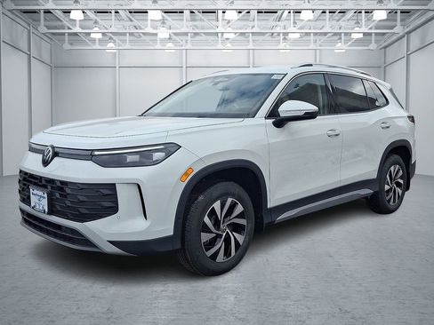 New 2026 Volkswagen Tiguan S image 2