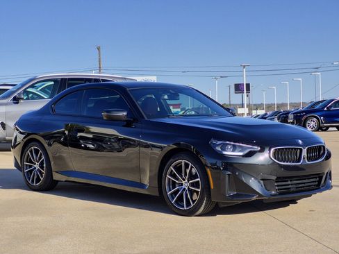 Certified 2025 BMW 230i Coupe w/ Convenience Package image 3