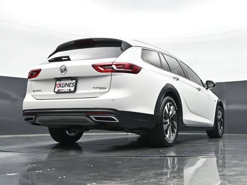 Used 2018 Buick Regal Essence w/ Driver Confidence Package #1 AWD/4WD image 45