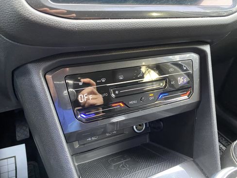 Used 2022 Volkswagen Tiguan SE image 25