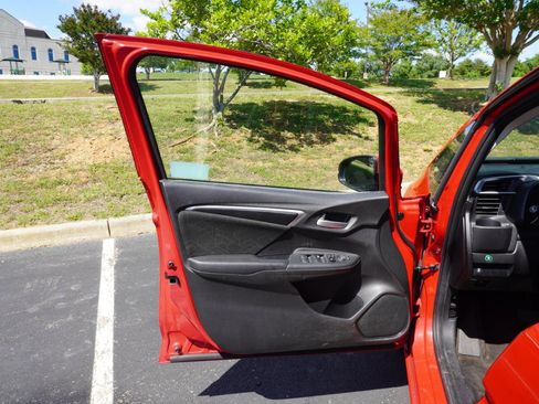 Used 2016 Honda Fit EX image 38