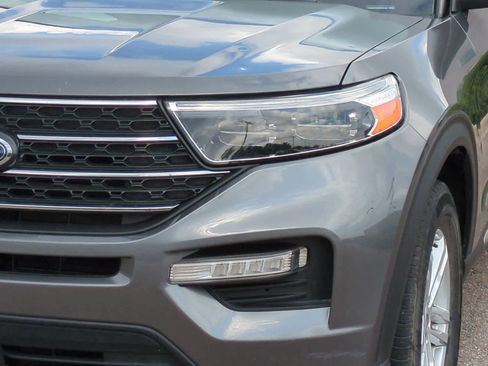 Used 2022 Ford Explorer XLT w/ Equipment Group 202A image 11