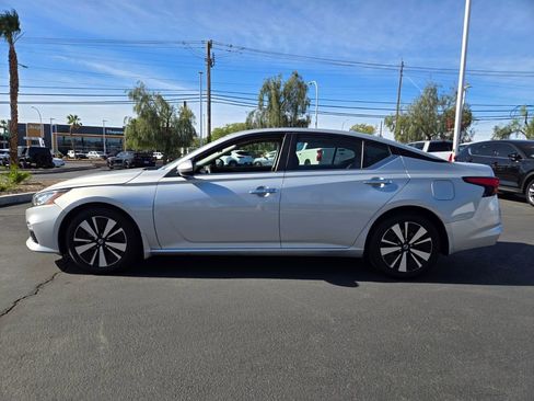 Used 2022 Nissan Altima 2.5 SV FWD image 3