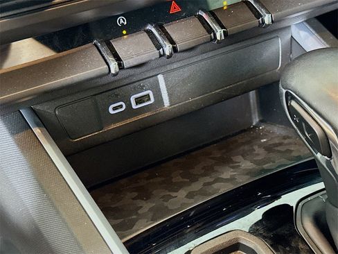 Used 2023 Chevrolet Colorado LT image 31