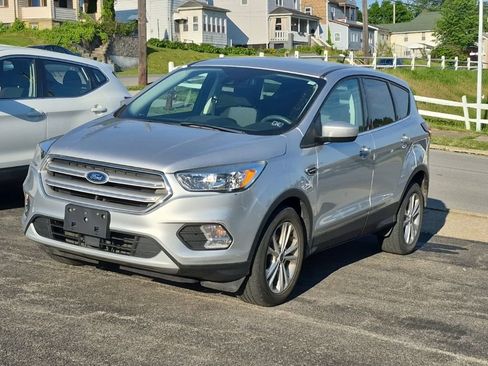 Used 2019 Ford Escape SE FWD image 3