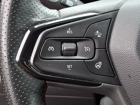 Certified 2024 Chevrolet Trax RS w/ Sunroof Package FWD image 27
