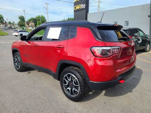 Used 2025 Jeep Compass Trailhawk AWD/4WD image 9