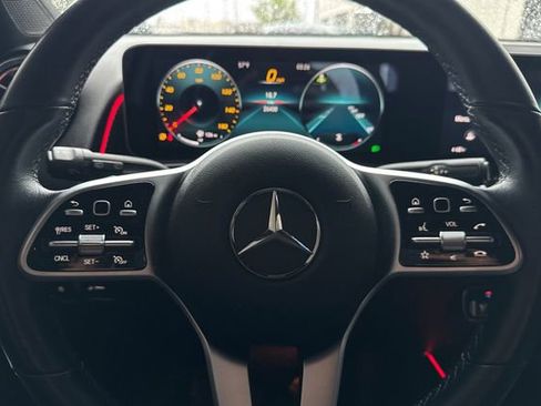 Used 2021 Mercedes-Benz GLB 250 w/ Premium Package image 27