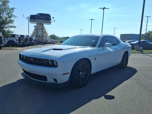 Used 2016 Dodge Challenger R/T Scat Pack w/ Leather Interior Group RWD image 7