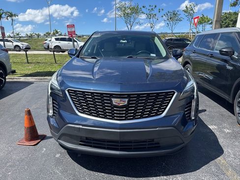 Used 2019 Cadillac XT4 Luxury image 2