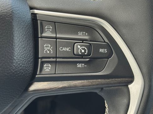 Used 2023 Jeep Grand Cherokee L Limited AWD/4WD image 22
