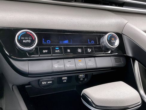 Used 2023 Hyundai Elantra SEL w/ Cargo Package image 34