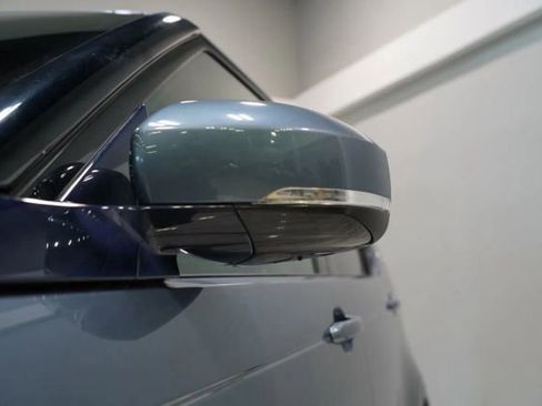 Used 2018 Land Rover Discovery SE AWD/4WD image 10