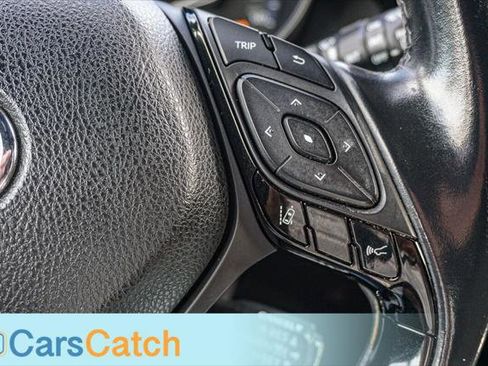 Used 2019 Toyota C-HR XLE image 27