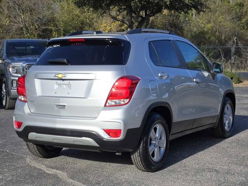 Certified 2022 Chevrolet Trax LT w/ LT Convenience Package image 7