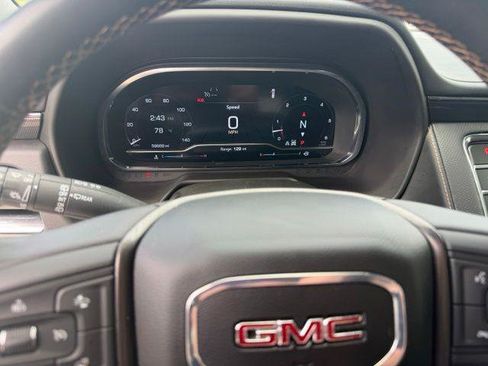 Used 2024 GMC Yukon AT4 w/ AT4 Premium Package AWD/4WD image 10