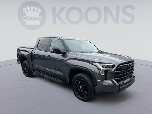 Used 2025 Toyota Tundra Limited AWD/4WD image 18