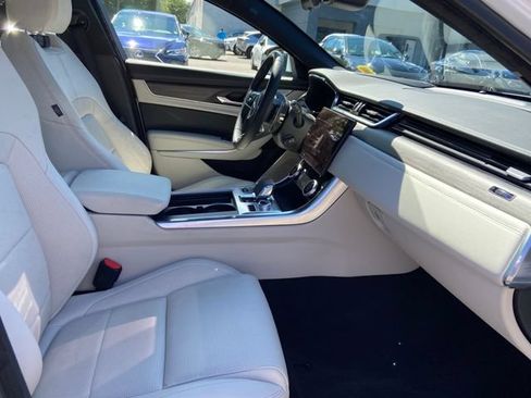 Used 2023 Jaguar XF R-Dynamic SE AWD/4WD image 25