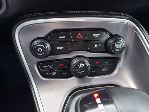 Used 2019 Dodge Challenger SXT w/ Blacktop Package image 19