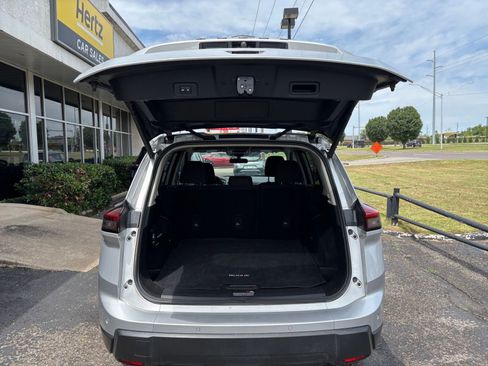 Used 2025 Nissan Rogue SV FWD image 32