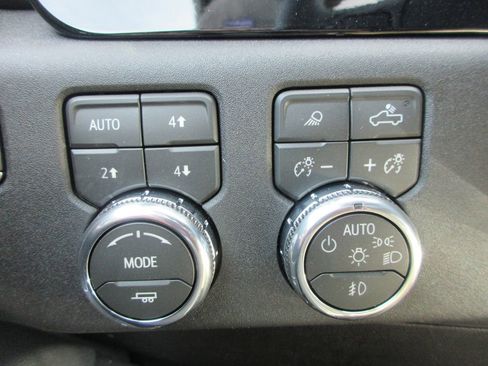 New 2026 GMC Sierra 3500 SLT w/ SLT Premium Package image 18