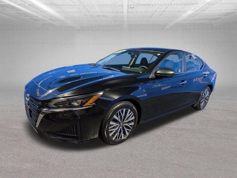 Used 2024 Nissan Altima 2.5 SV FWD image 9