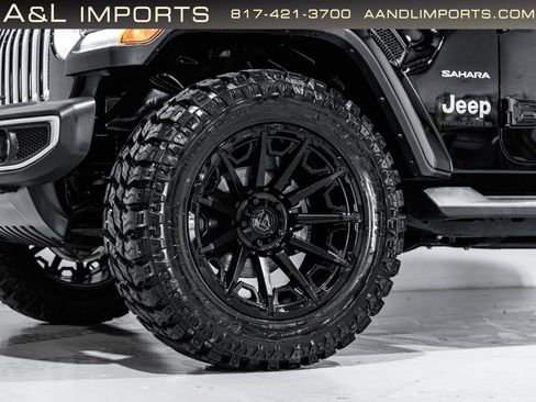 Used 2023 Jeep Wrangler Unlimited Sahara w/ LED Lighting Group AWD/4WD image 29