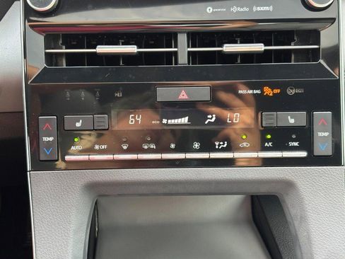 Used 2020 Toyota Avalon XLE w/ Moonroof Package image 22