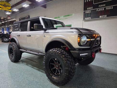 Used 2022 Ford Bronco Black Diamond image 2